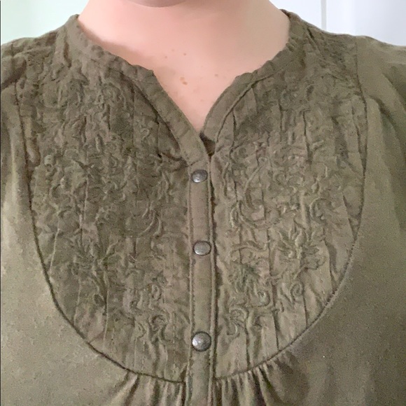 Croft & barrow  olive green top - Picture 2 of 4
